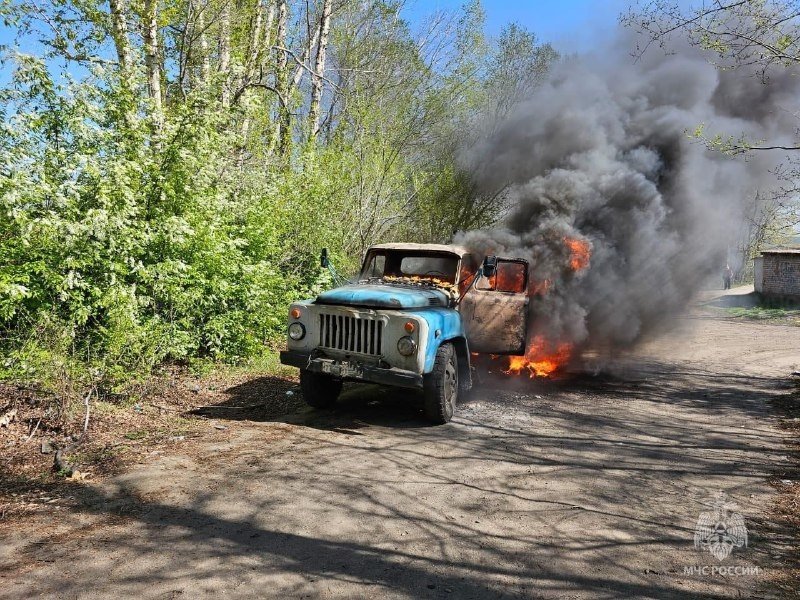 В г. Белогорске  огнеборцы ликвидировали возгорание грузового  автомобиля