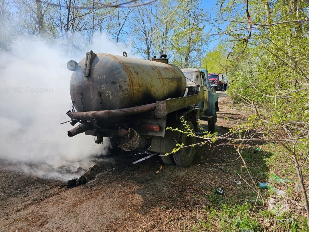 В г. Белогорске  огнеборцы ликвидировали возгорание грузового  автомобиля